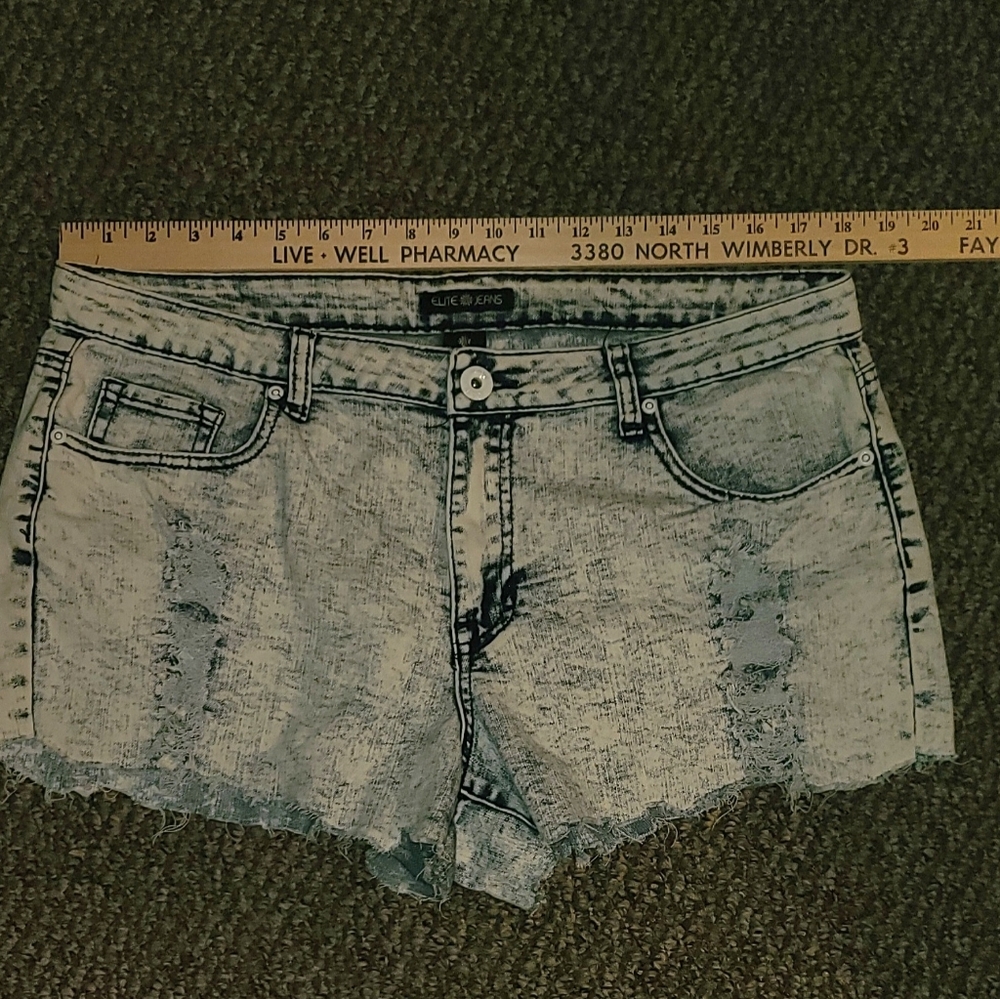 Elite Jeans Women’s Light Acid Wash Denim Cutoff Shorts 16